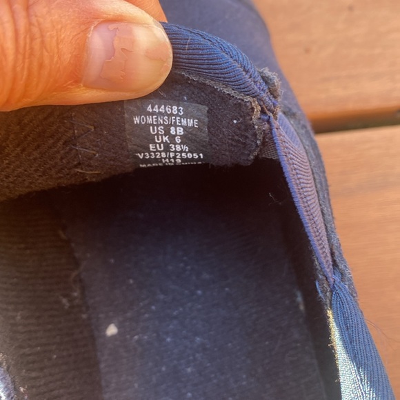 Women’s Lands End suede casual moc - Picture 3 of 4